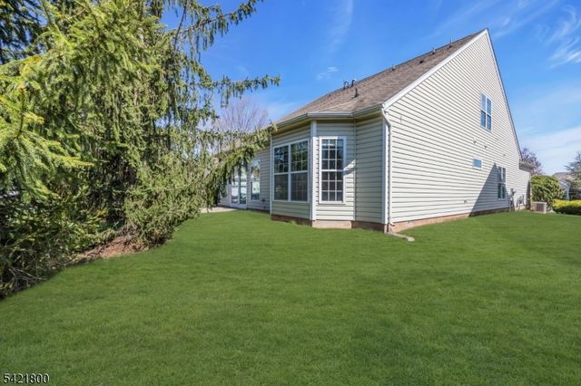 180 Stone Manor Dr, Franklin Twp., NJ 08873
