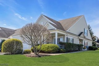 180 Stone Manor Dr, Franklin Twp., NJ 08873