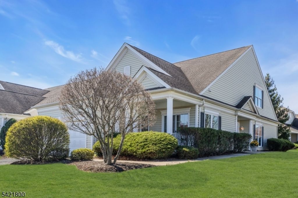 180 Stone Manor Dr, Franklin Twp., NJ 08873