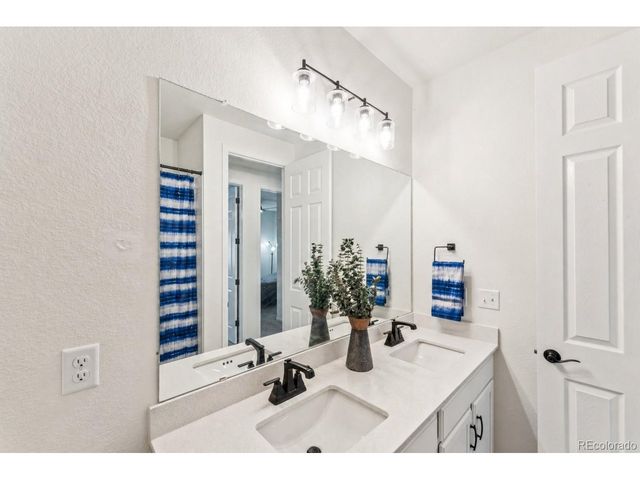 24544 E 37th Ave, Aurora, CO 80019