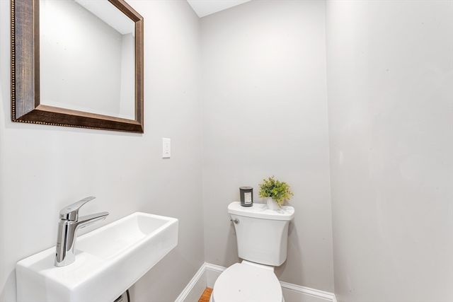 17 Metcalf St, Boston, MA 02131