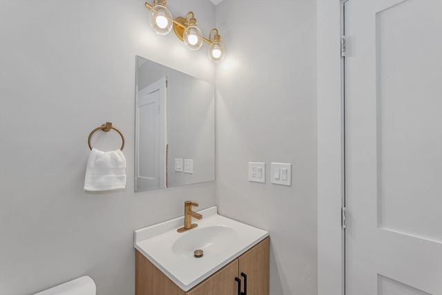 17 Metcalf St, Boston, MA 02131