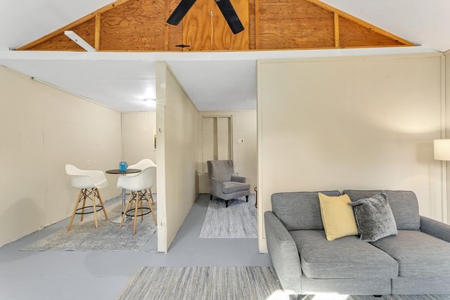 17 Metcalf St, Boston, MA 02131