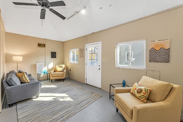 17 Metcalf St, Boston, MA 02131