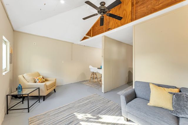 17 Metcalf St, Boston, MA 02131