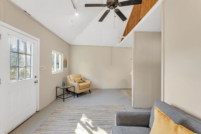 17 Metcalf St, Boston, MA 02131