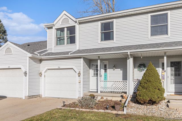206 Meadow Pointe Drive, Fenton, MI 48430