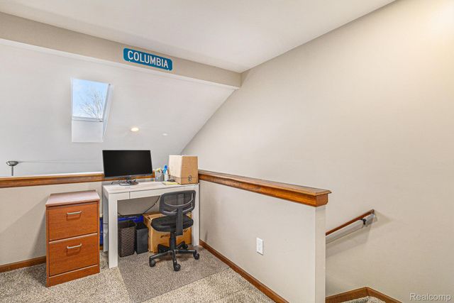 206 Meadow Pointe Drive, Fenton, MI 48430