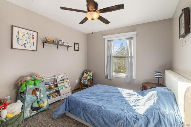 206 Meadow Pointe Drive, Fenton, MI 48430