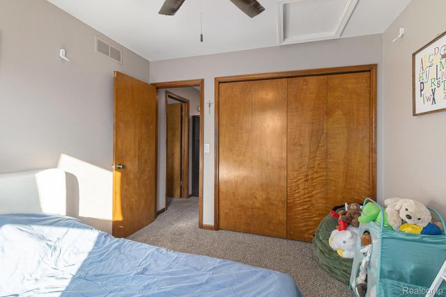 206 Meadow Pointe Drive, Fenton, MI 48430