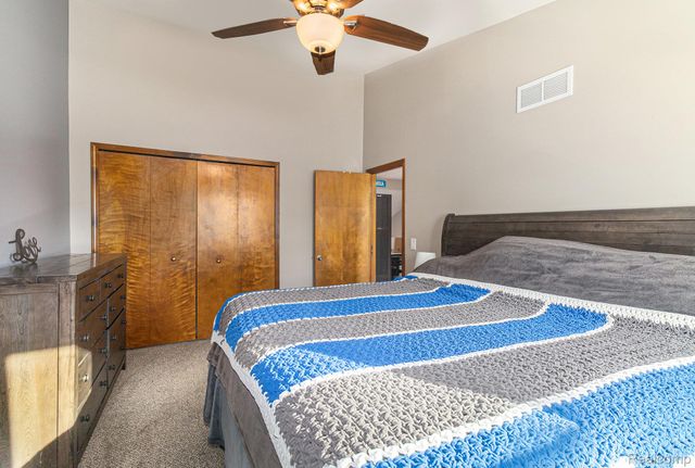 206 Meadow Pointe Drive, Fenton, MI 48430