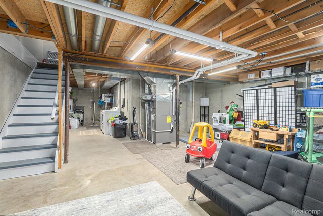 206 Meadow Pointe Drive, Fenton, MI 48430