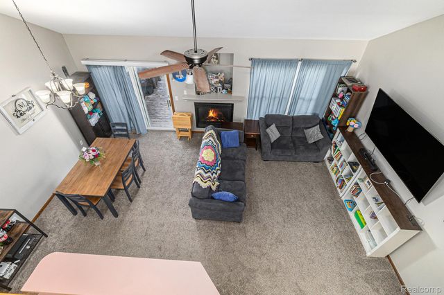 206 Meadow Pointe Drive, Fenton, MI 48430