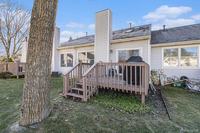 206 Meadow Pointe Drive, Fenton, MI 48430