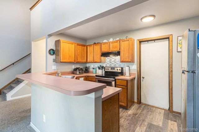 206 Meadow Pointe Drive, Fenton, MI 48430