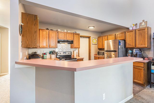 206 Meadow Pointe Drive, Fenton, MI 48430