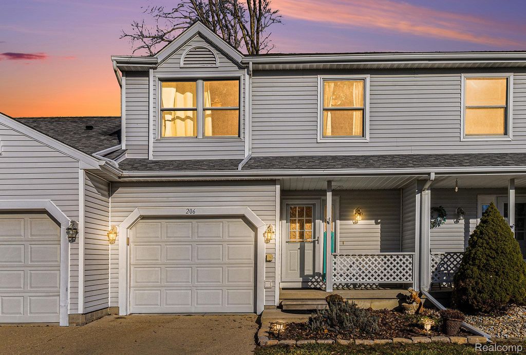 206 Meadow Pointe Drive, Fenton, MI 48430