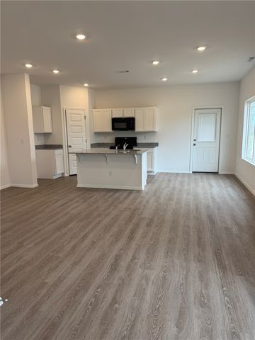 406 B W Cloud Drive, Siloam Springs, AR 72761