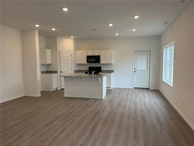 406 B W Cloud Drive, Siloam Springs, AR 72761