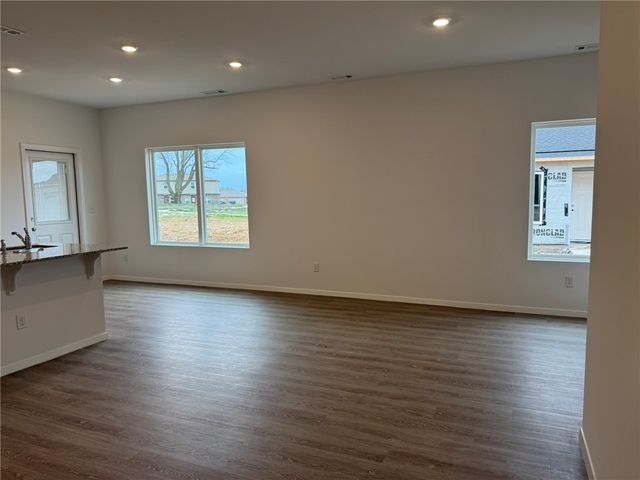 406 B W Cloud Drive, Siloam Springs, AR 72761