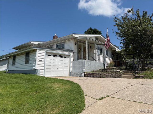 3330 Elm Street, St Charles, MO 63301