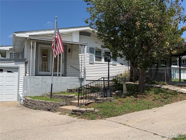 3330 Elm Street, St Charles, MO 63301