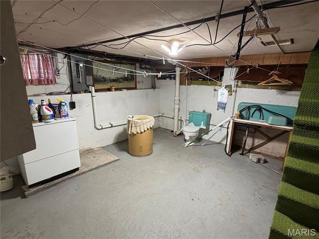 3330 Elm Street, St Charles, MO 63301