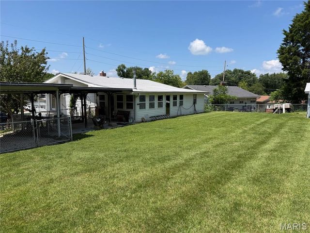3330 Elm Street, St Charles, MO 63301