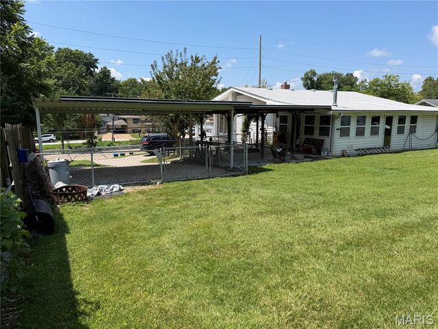 3330 Elm Street, St Charles, MO 63301