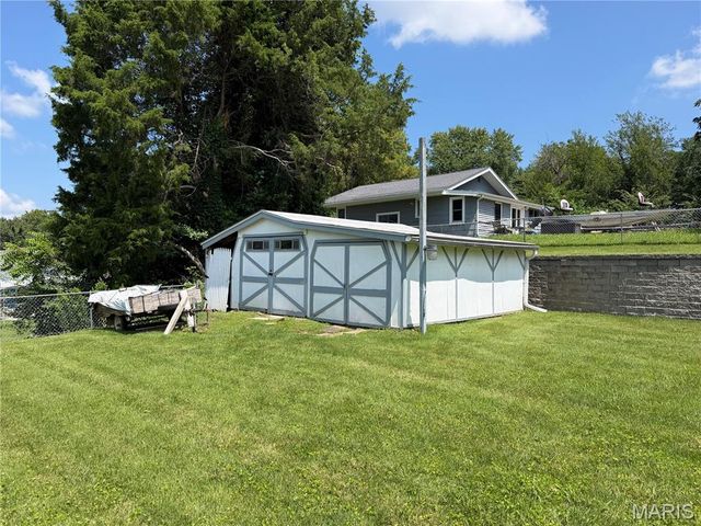 3330 Elm Street, St Charles, MO 63301