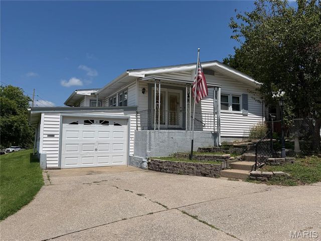 3330 Elm Street, St Charles, MO 63301