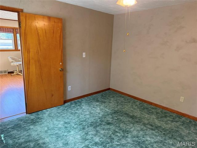 3330 Elm Street, St Charles, MO 63301