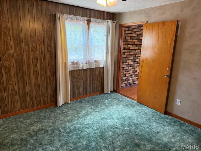 3330 Elm Street, St Charles, MO 63301