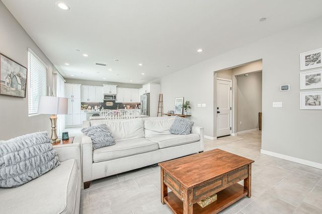 738 Katelyn Avenue, Madera, CA 93636