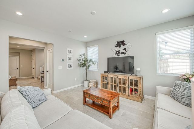 738 Katelyn Avenue, Madera, CA 93636