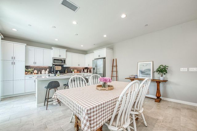738 Katelyn Avenue, Madera, CA 93636