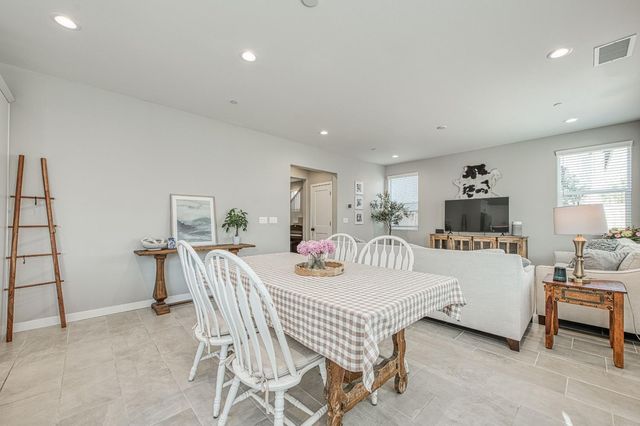 738 Katelyn Avenue, Madera, CA 93636