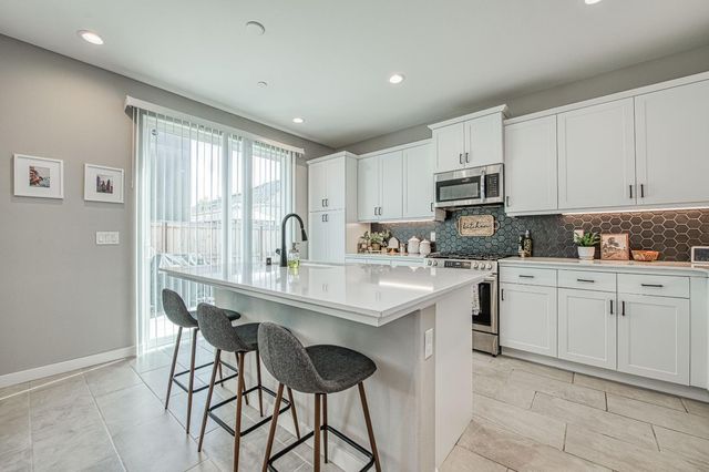 738 Katelyn Avenue, Madera, CA 93636