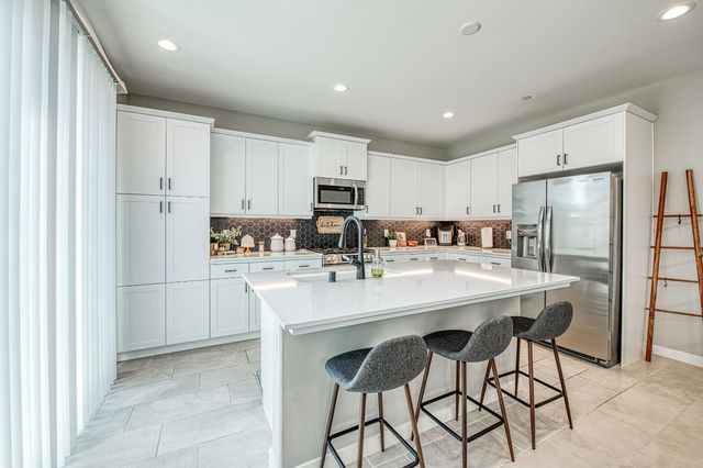 738 Katelyn Avenue, Madera, CA 93636