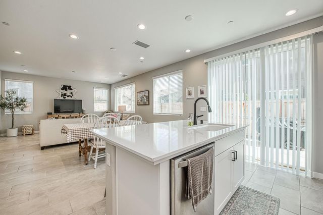 738 Katelyn Avenue, Madera, CA 93636