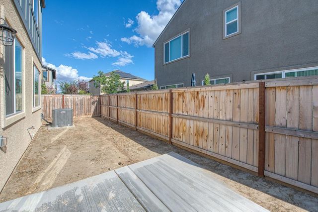 738 Katelyn Avenue, Madera, CA 93636
