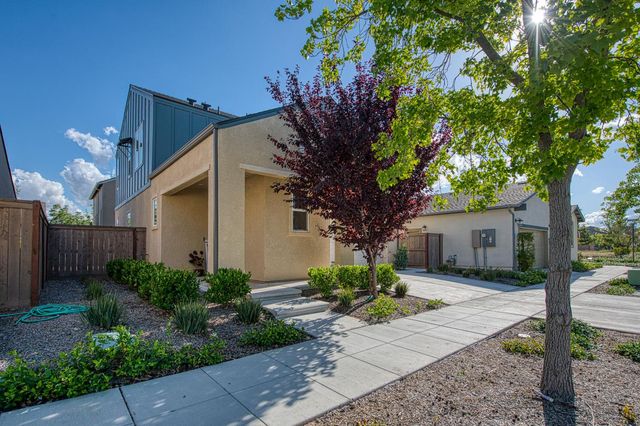 738 Katelyn Avenue, Madera, CA 93636