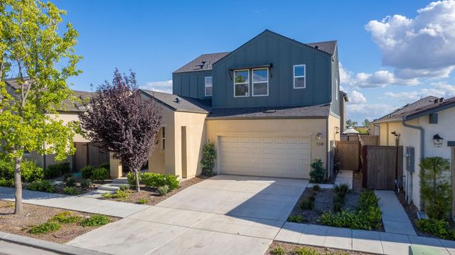738 Katelyn Avenue, Madera, CA 93636