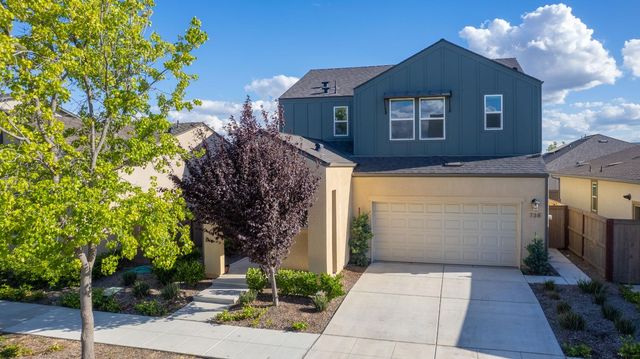 738 Katelyn Avenue, Madera, CA 93636