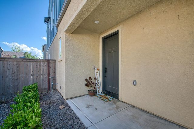 738 Katelyn Avenue, Madera, CA 93636
