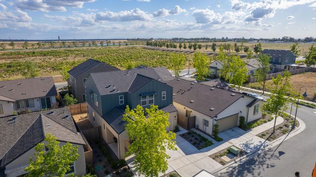 738 Katelyn Avenue, Madera, CA 93636