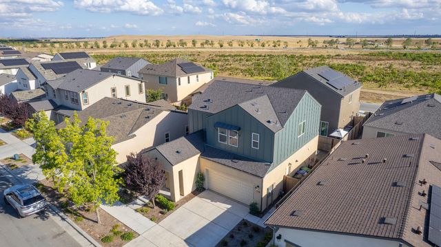 738 Katelyn Avenue, Madera, CA 93636