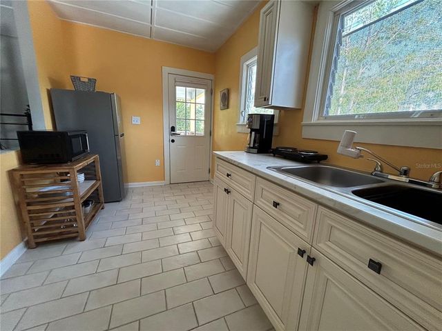 943 7TH STREET N, St Petersburg, FL 33701