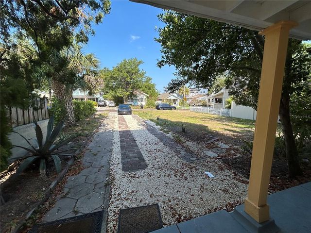 943 7TH STREET N, St Petersburg, FL 33701