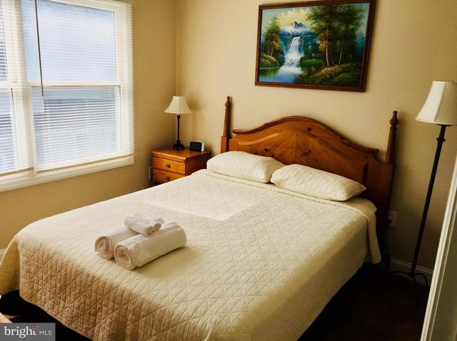 10 CARAVEL CT, Atlantic City, NJ 08401